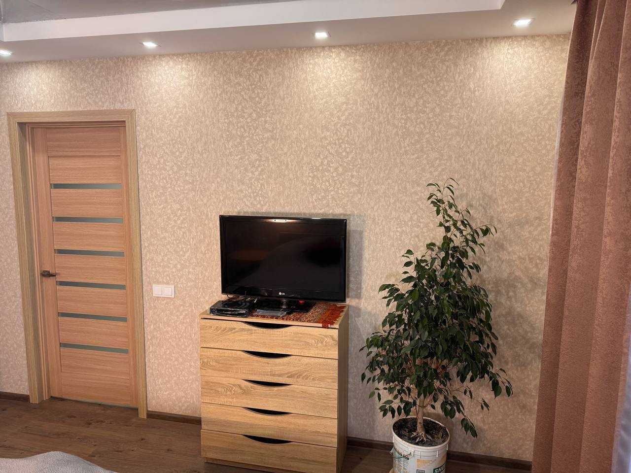Сдам 3 комн квартиру как 2 комнатную Тополь-3,дом 80