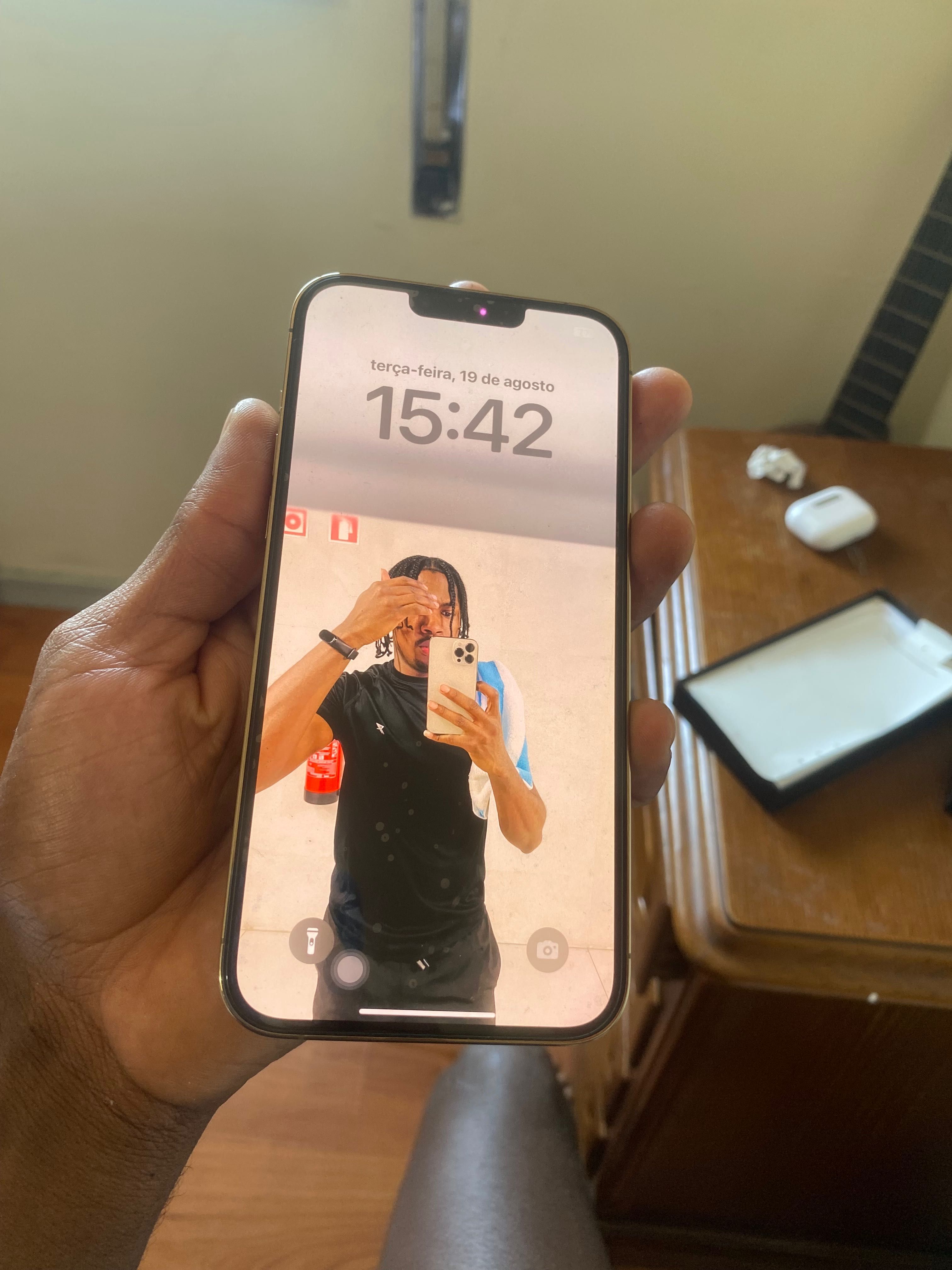 iPhone 13 Pro-Max em bom estado