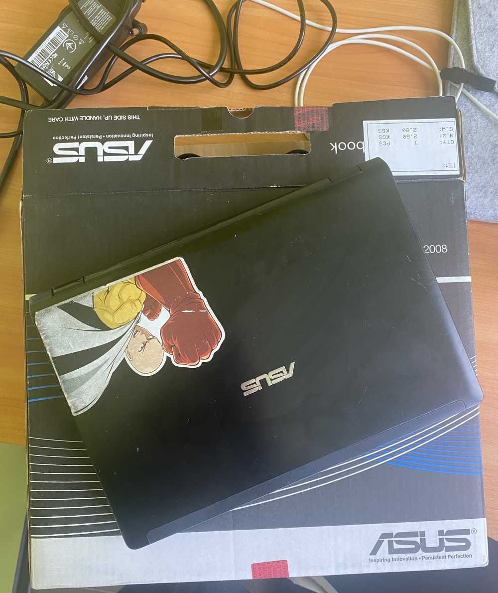 Маленький ноутбук Asus UL20FT (экран 12.1")