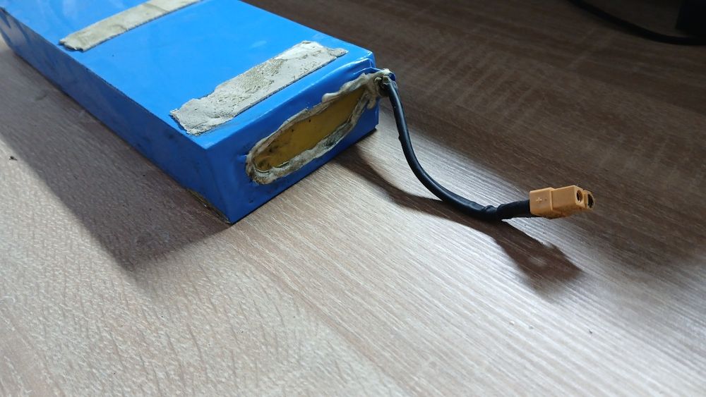 Продам акамулятор на електросамокат