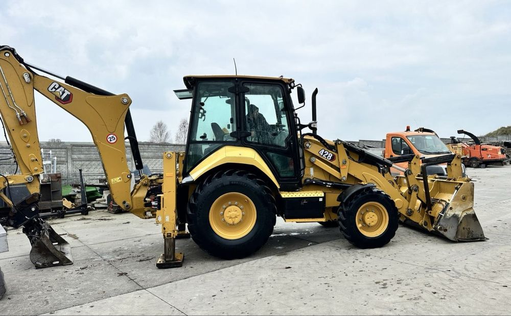 Koparko-ładowarka  2021 r CAT 428 NEXT GEN STAGE V