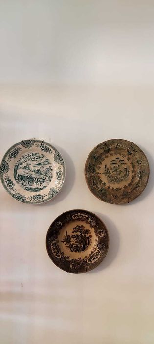 Conjunto de 3 pratos antigos “Louça de Cavalinho”