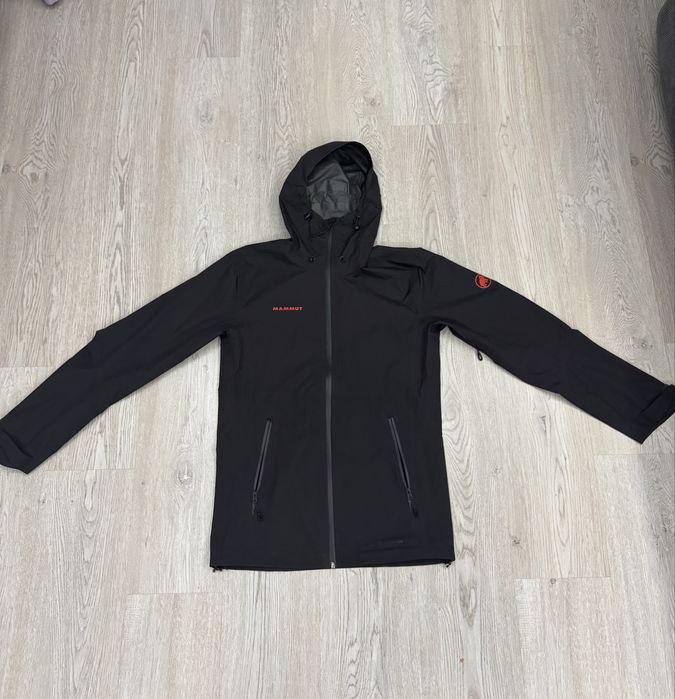 Вітровка від бренду Mammut