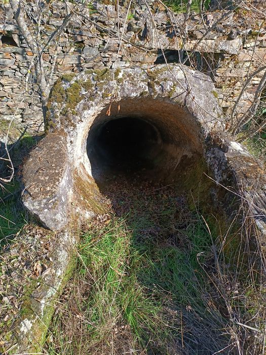 Vendo pedras de moinho