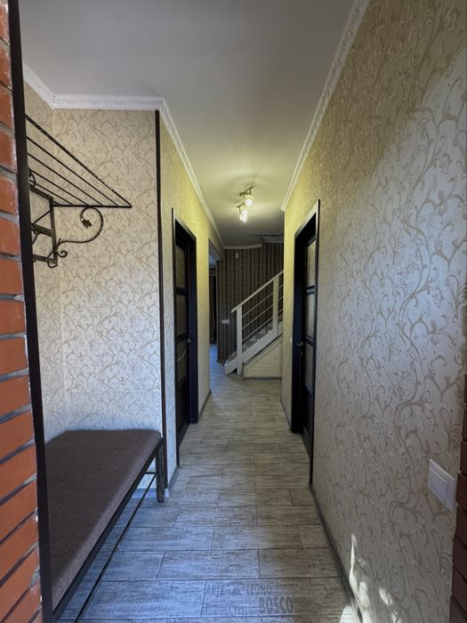 Продам будинок з гаражем