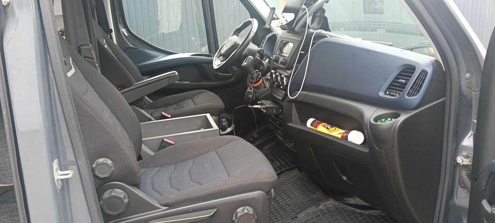 Samochód dostawczy furgon IVECO DAILY 2021