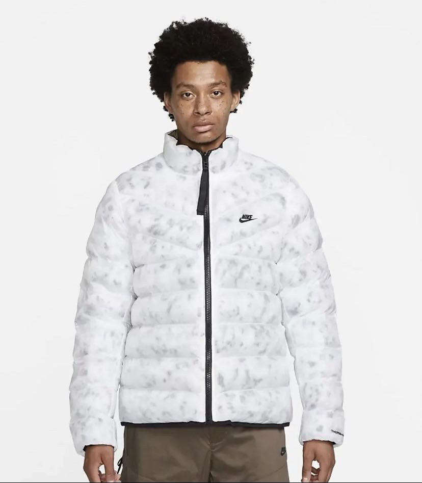 Куртка Nike Sportswear
Windrunner Synthetic-Fill DD6974-004
