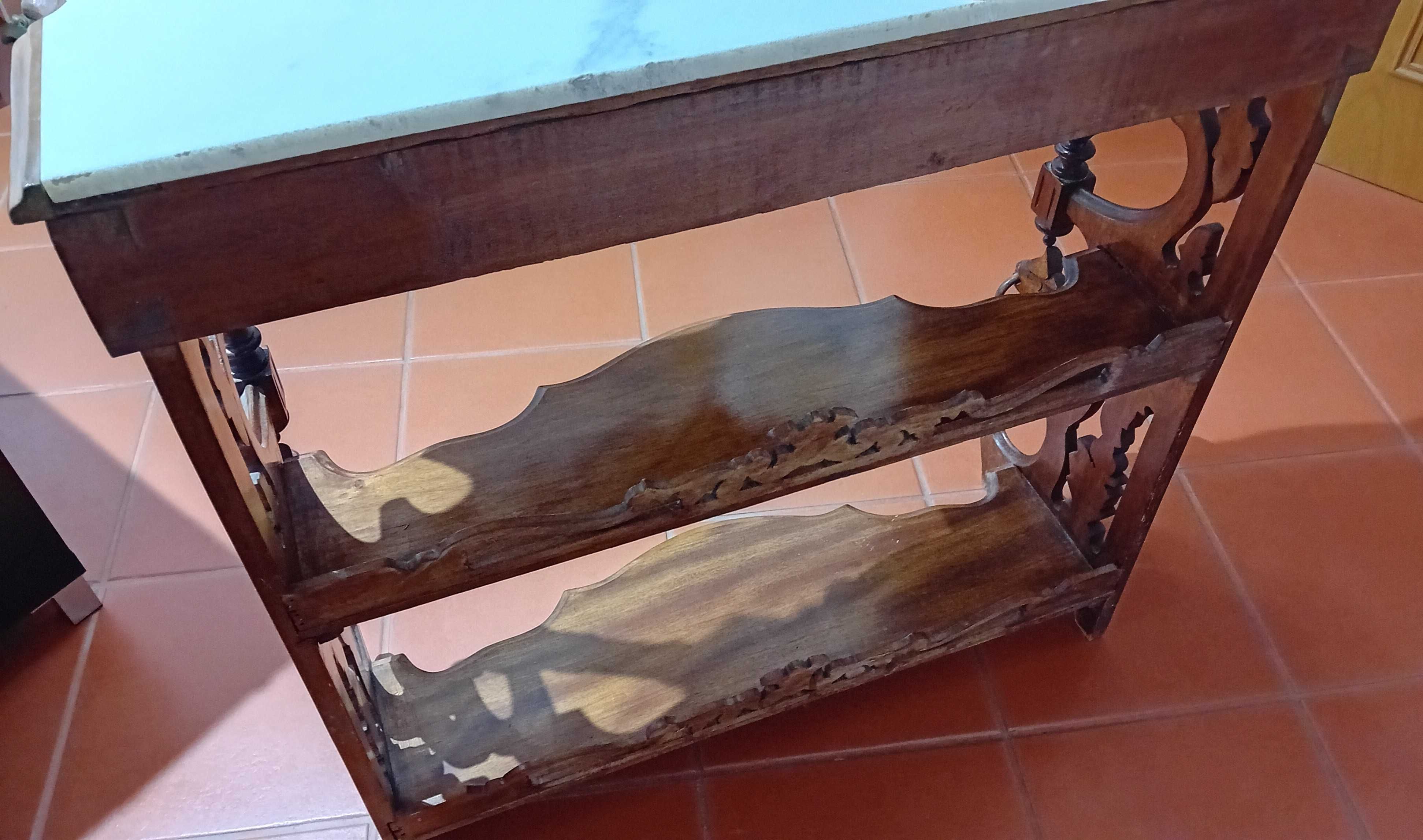 Vendo móvel de entrada, com tampo em mármore