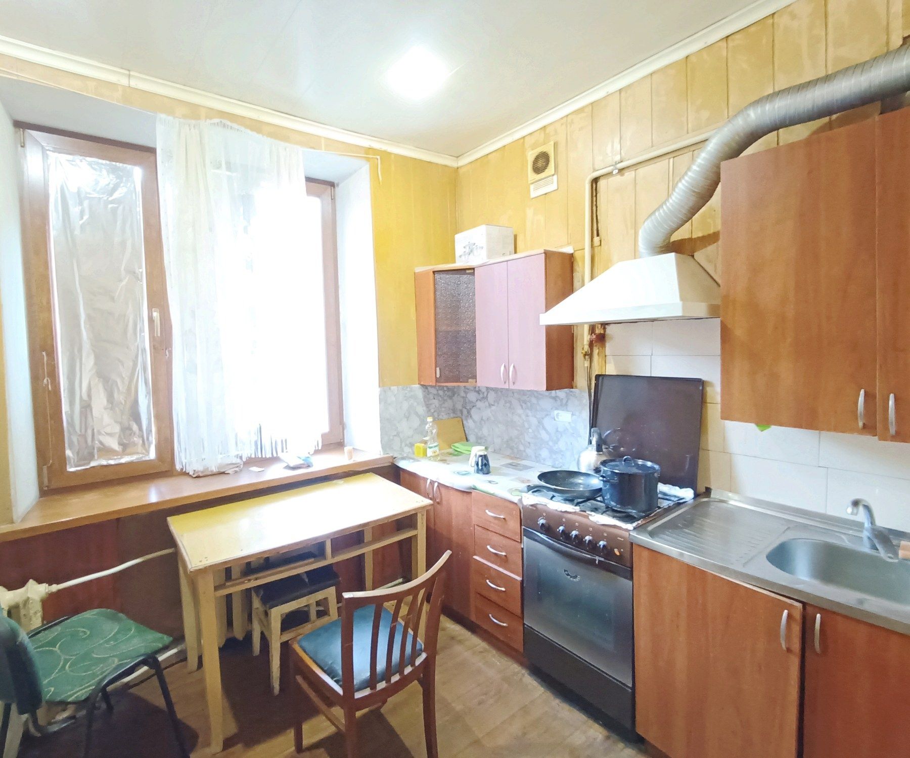 Продам 3 -х ком.кв в центре города на 97 -м квартале ул. Костенко 15