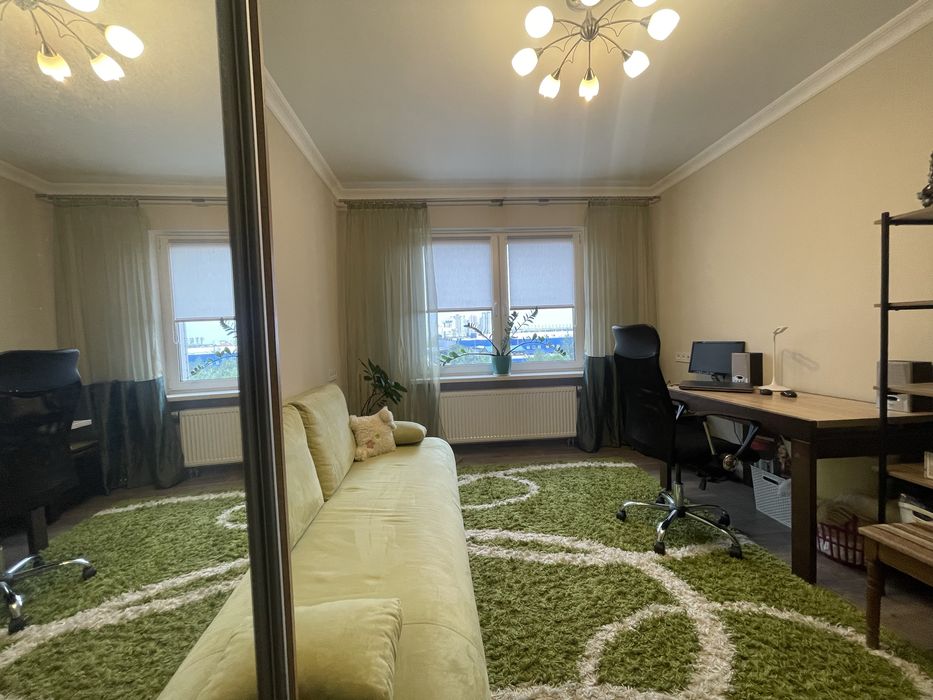 Продаж 3 кім.кв., вул.Гмирі 18, метро 7 хв.