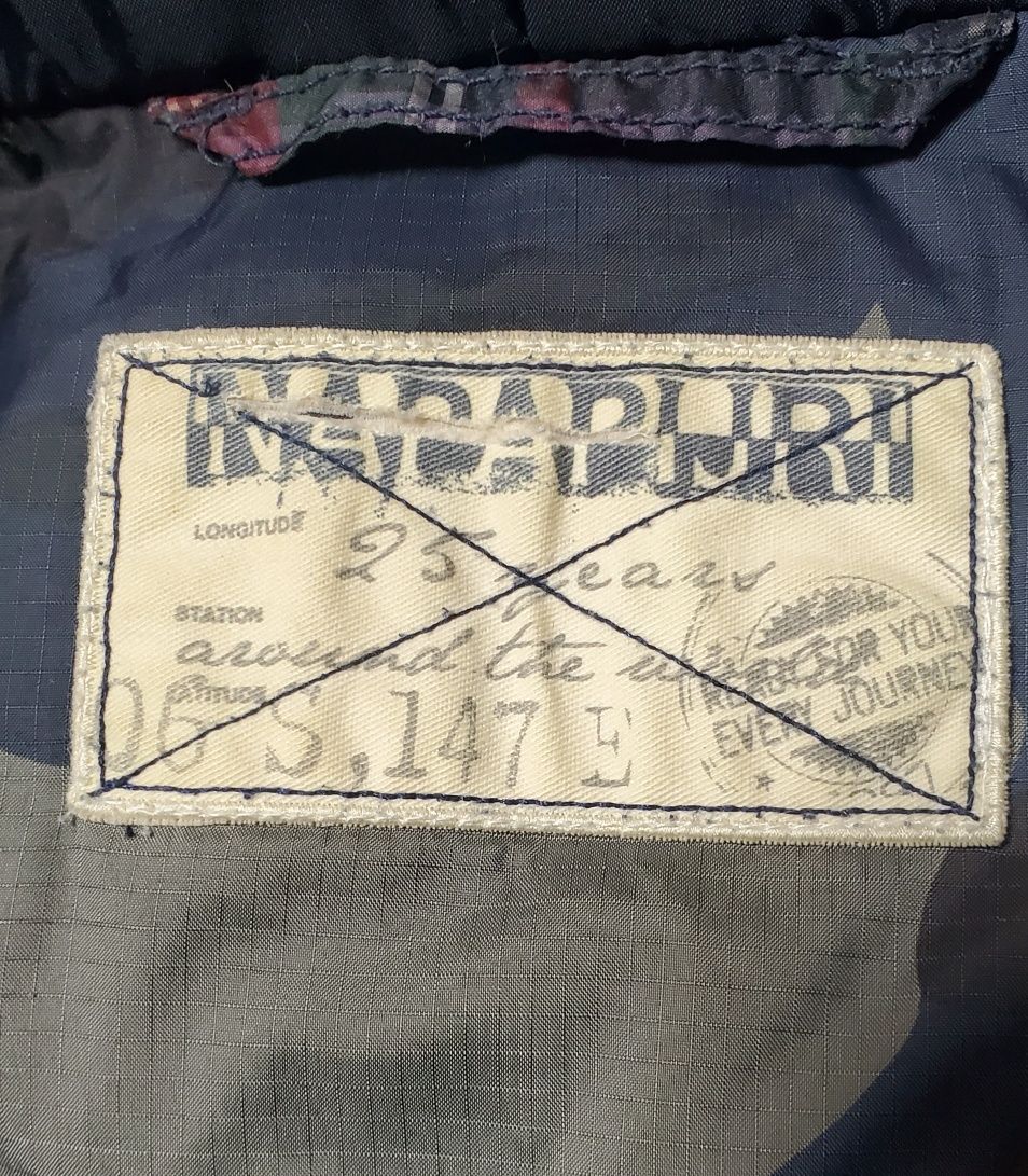 Продаю куртку Anorak Napapijri, чоловіча, непродувна, вінтажна.