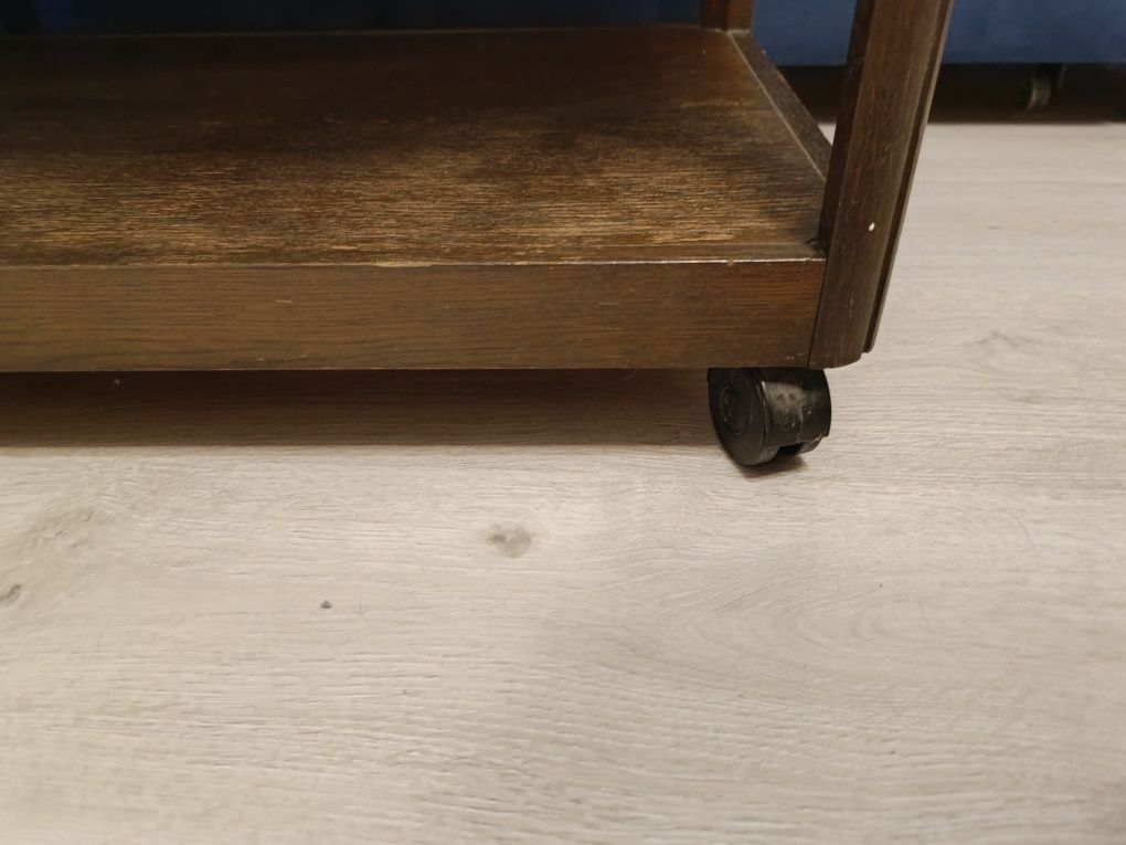 Stolik, szafka na kółkach drewniana
