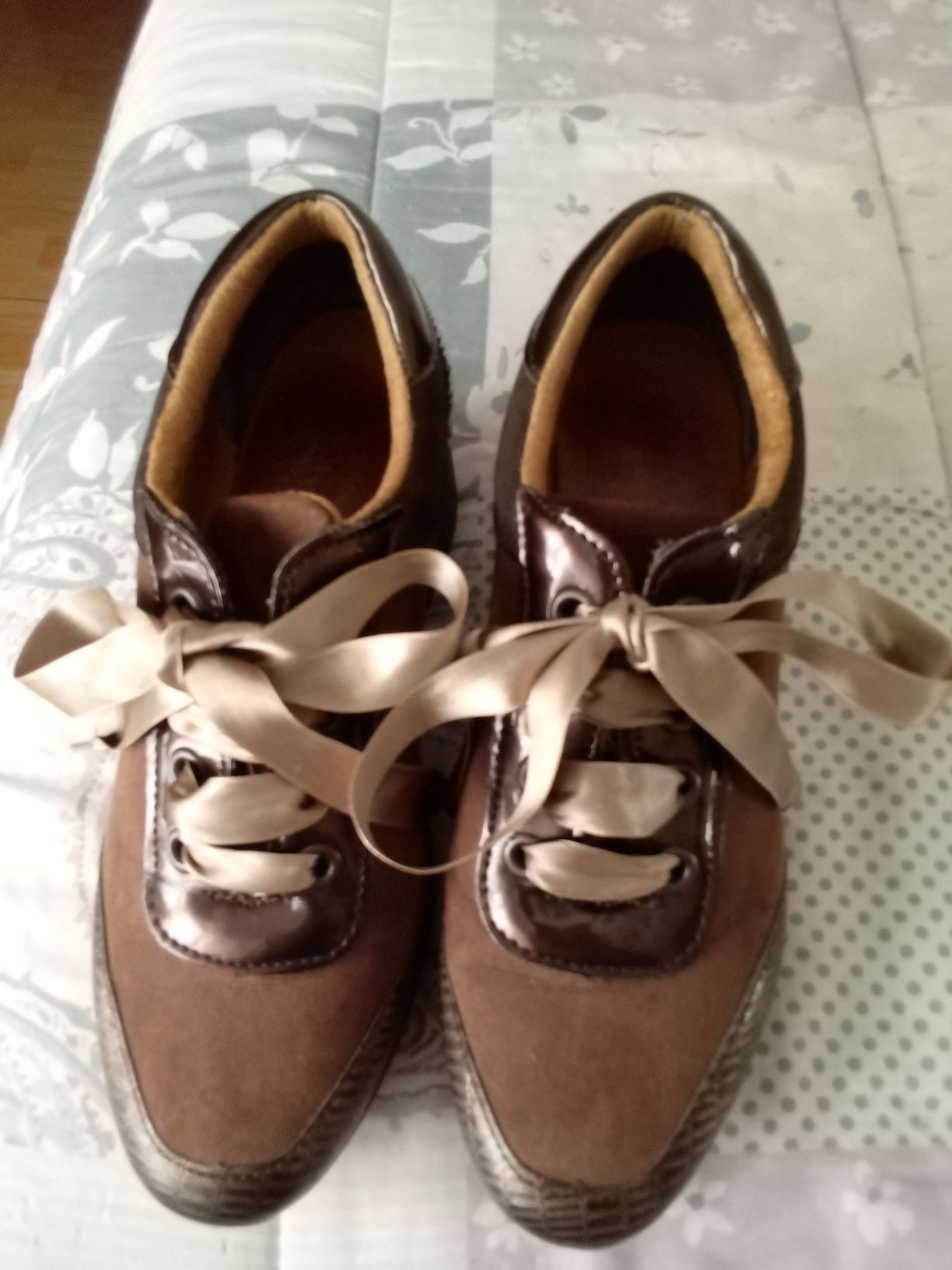 Tenis Castanho e Camel e Botins  Pretos N° 36