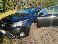 Toyota Avensis Lekko uszkodzona