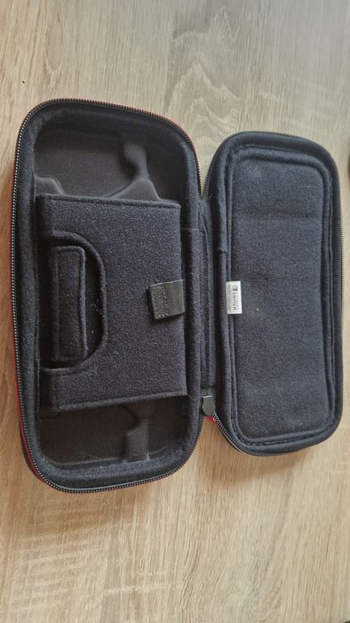 Consola Nintendo Switch e vários acessórios