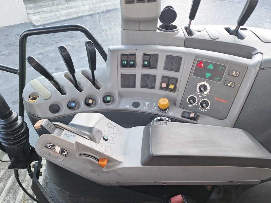 ciągnik rolniczy Claas Arion 620