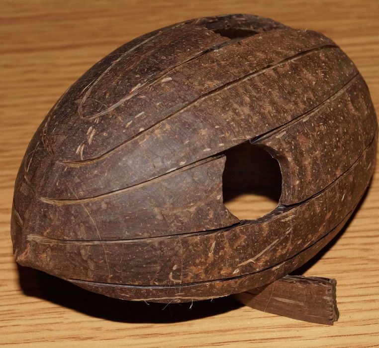 Грот из кокоса для рыбки в аквариум лодка корабль коряга декорации