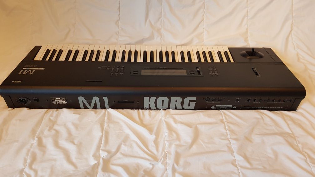 Syntezator korg m1