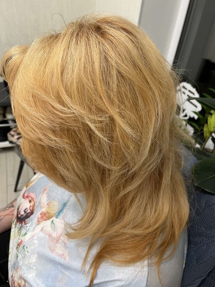 Профессиональная краска « Персиковый блонд» 10.43.  12 пачек оптом.