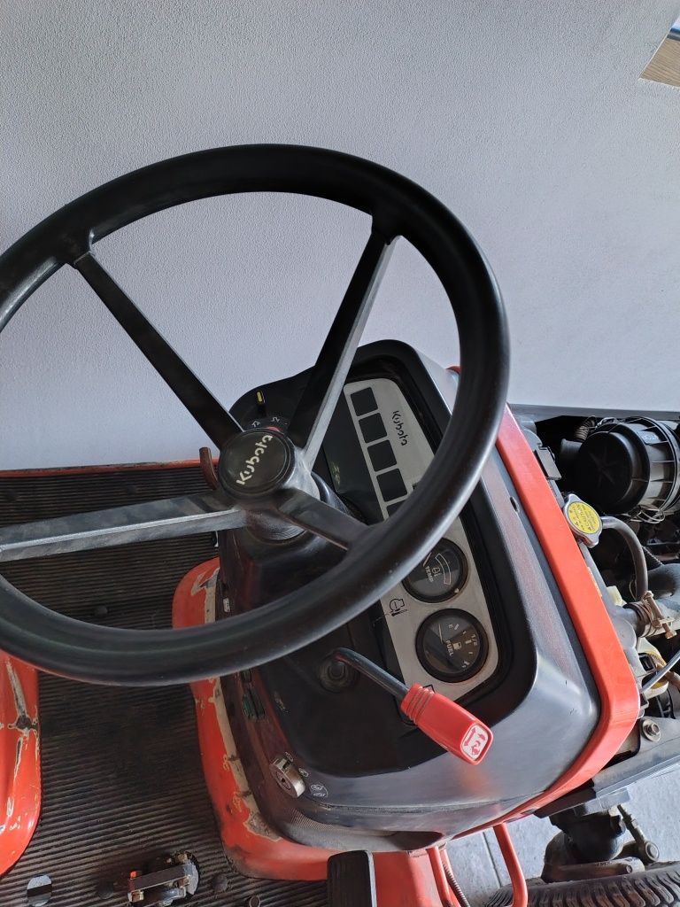 Kubota traktorek kosiarka BX2200 4x4 uszkodzony
