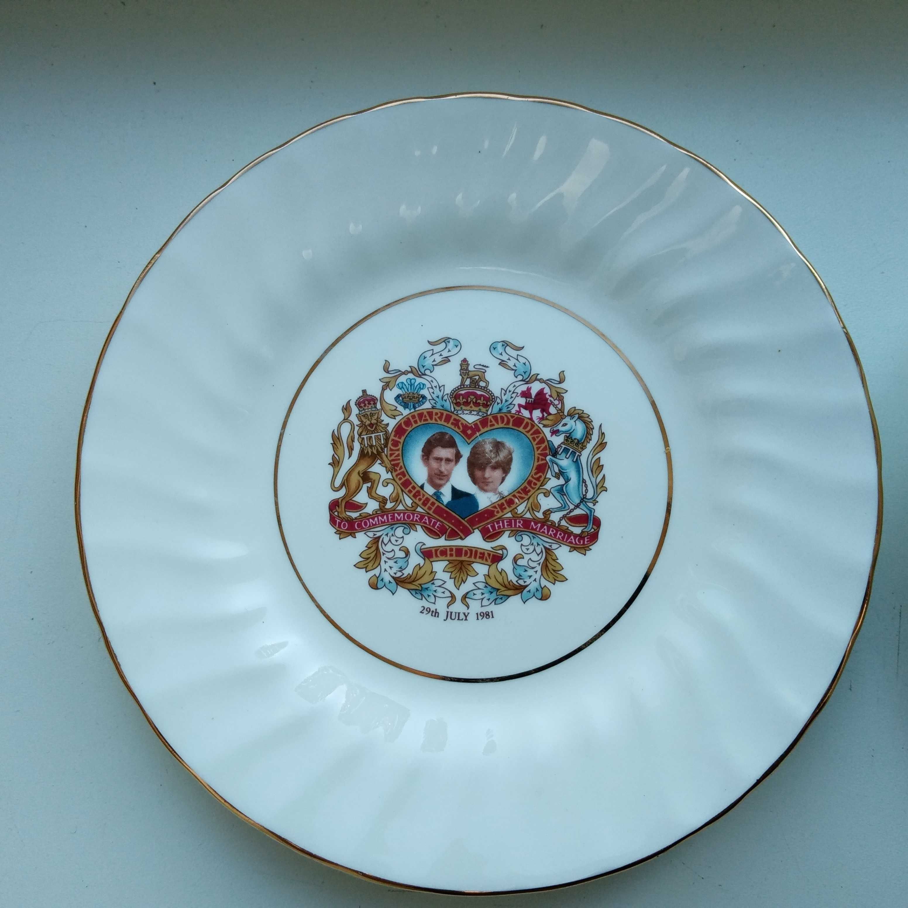 Фарфоровые тарелочки и чашка Принц Чарльз и принцесса Диана б/у