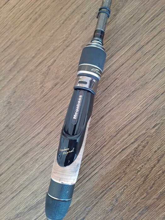 Megabass Orochi xXx F2-68KS Scramble Tour - cana de pesca achigã