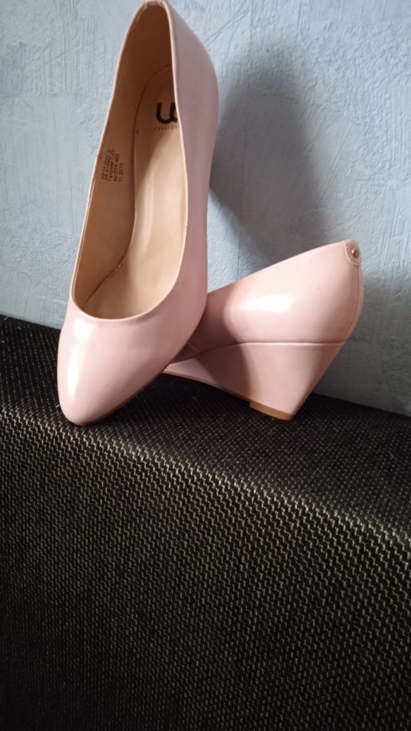 Туфли розовые новые модные