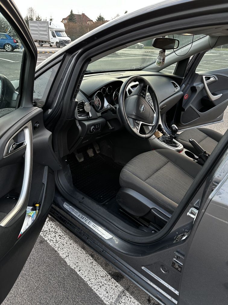 Astra j  1.4 turbo 2010 r