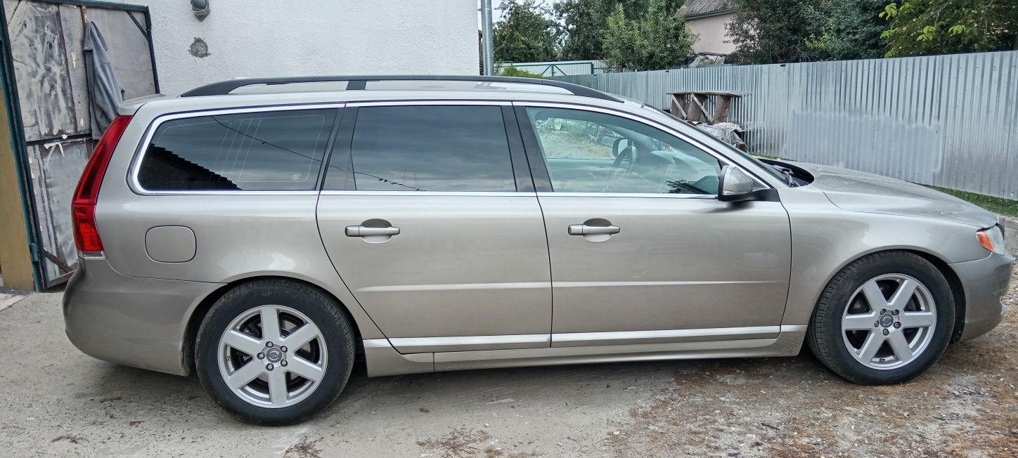 Продам авто Volvo v70