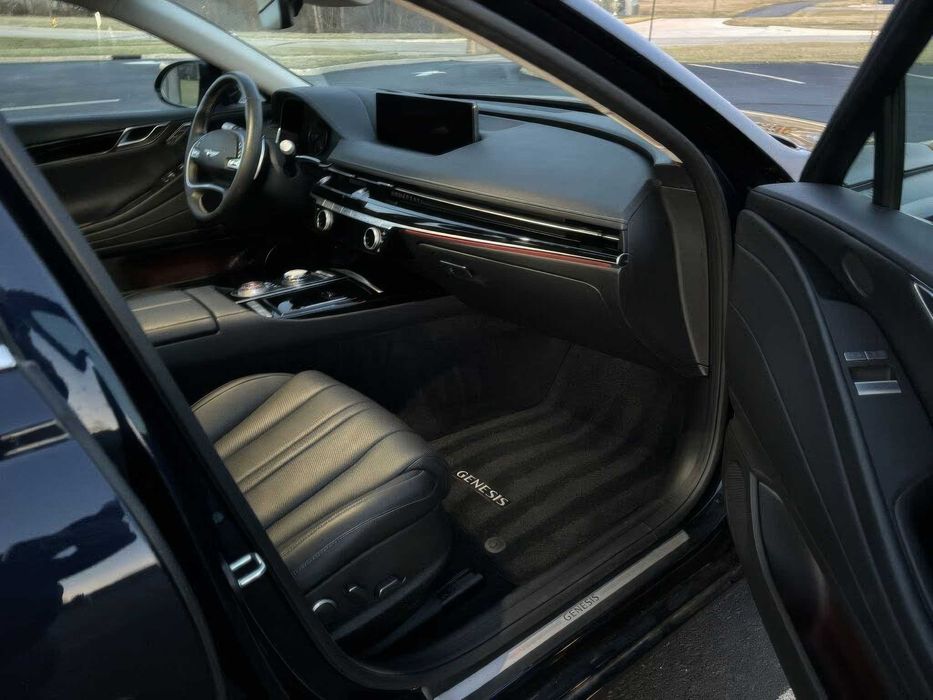 Genesis G80      2023