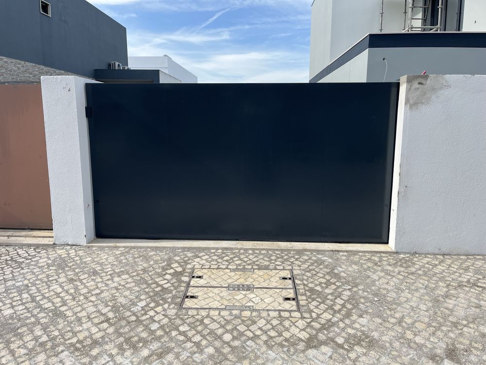 Realização de trabalhos de serralharia