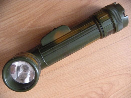 lampka latarka kątowa wojskowa turystyczna survival sprawna filtry