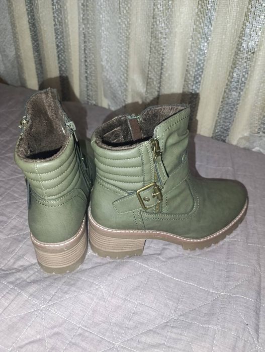 Продам кожані  хутром боти 40р,