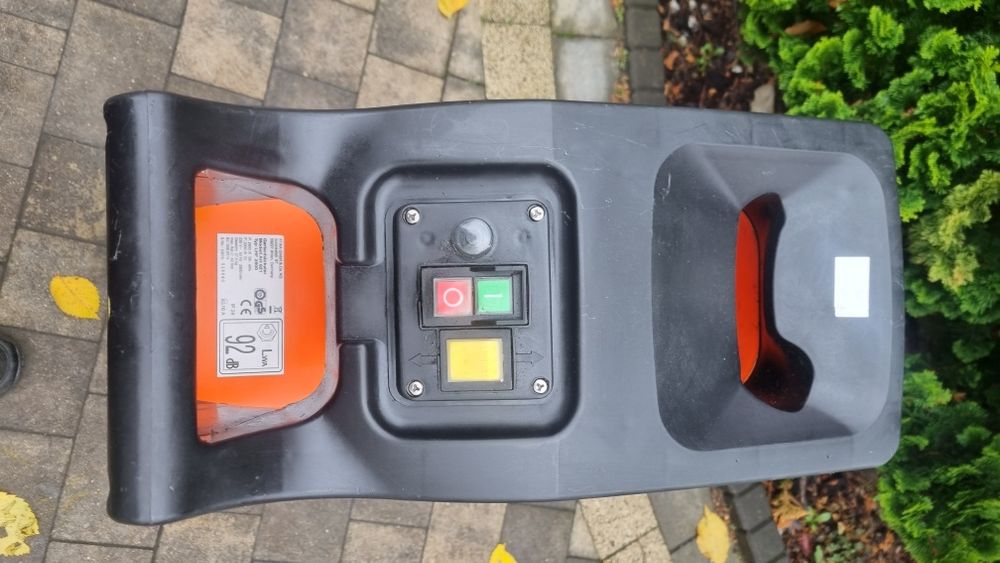 Rozdrabniacz do gałęzi frezowy Atika z koszem 2800 Watt rębak