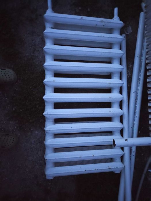 Продам б/у батареї чавунні