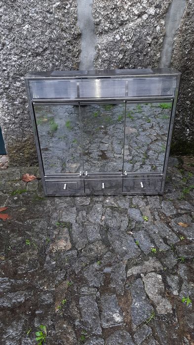 Armário de casa de banho