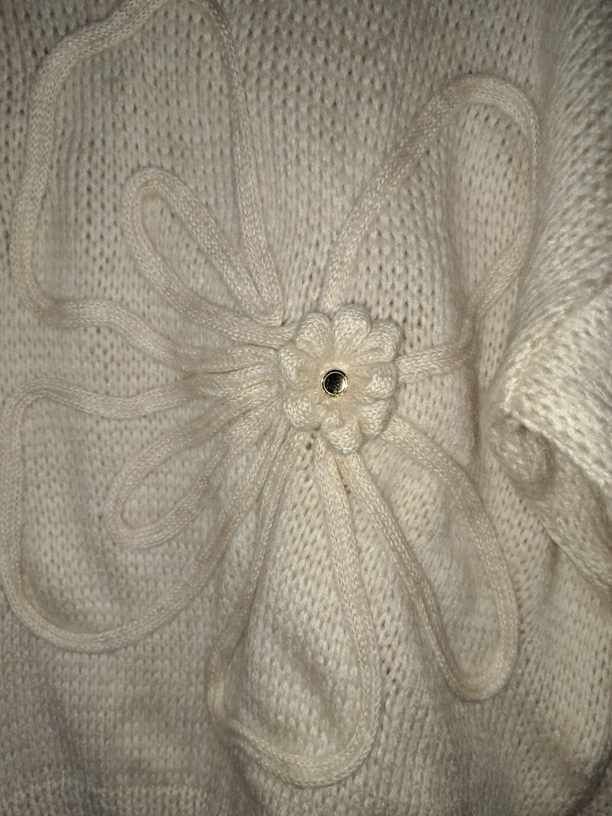 Nowy sweter damski z aplikacja