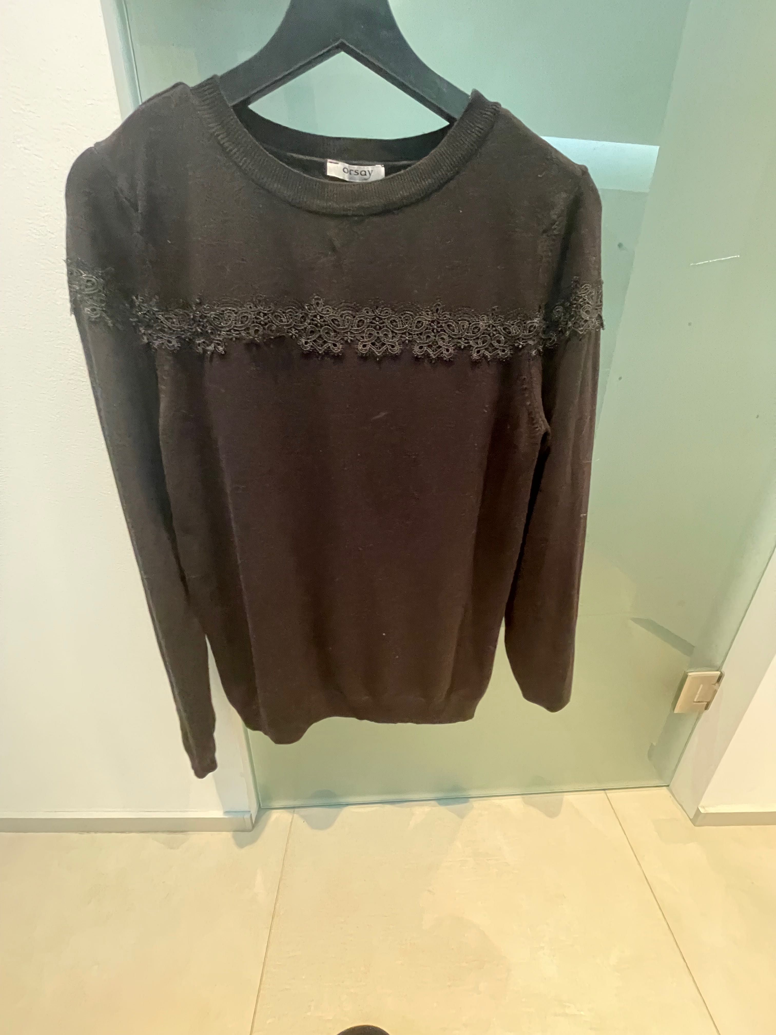 Czarny sweterek marki Orsay