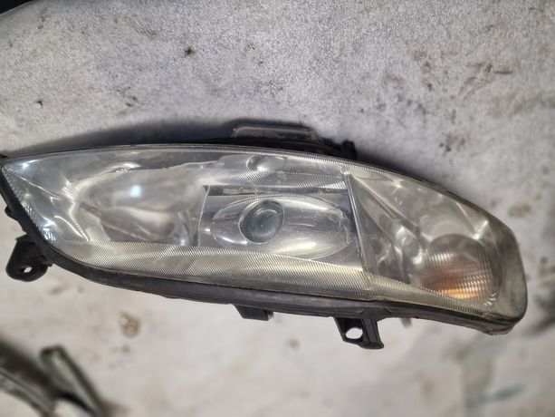 Lampa prawy przód Opel Vectra B