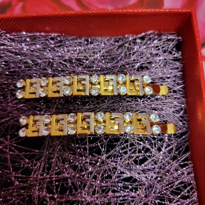 Заколки Fendi пара