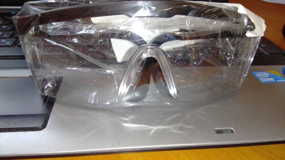 Защитные очки открытого типа