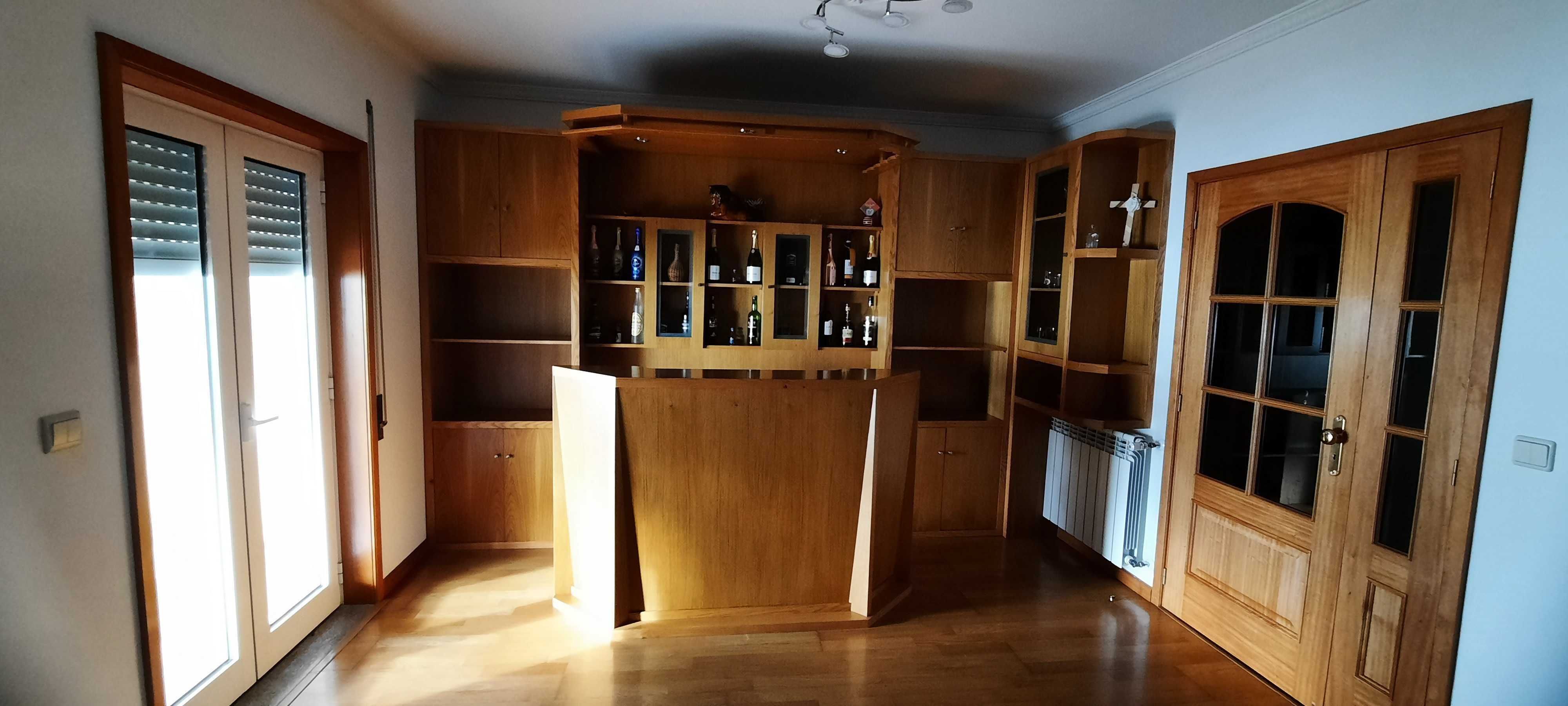 Móvel bar com pouco uso