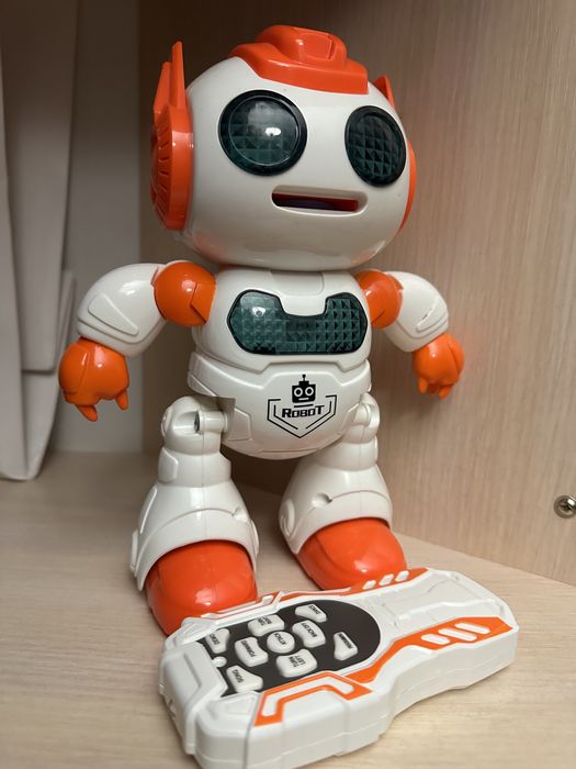 Робот на пульті/радіокеруванні