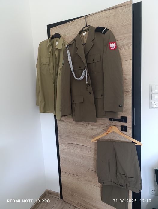 Mundur wojskowy komplet z koszulą