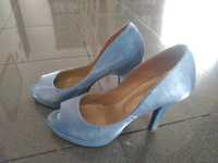 Sapatos forrados a tecido azul