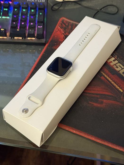 Apple Watch 8 45mm Silver Aluminium White