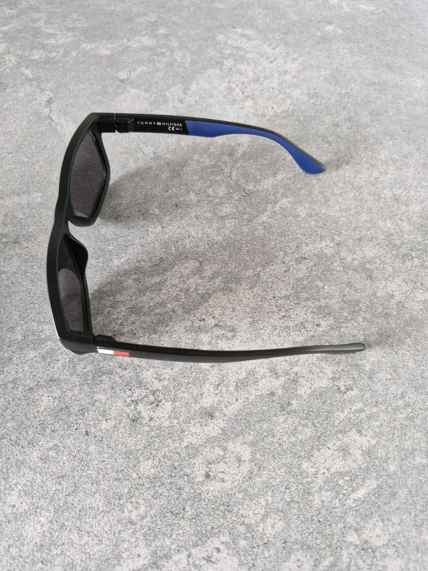 Okulary przeciwsłoneczne Tommy Hilfiger