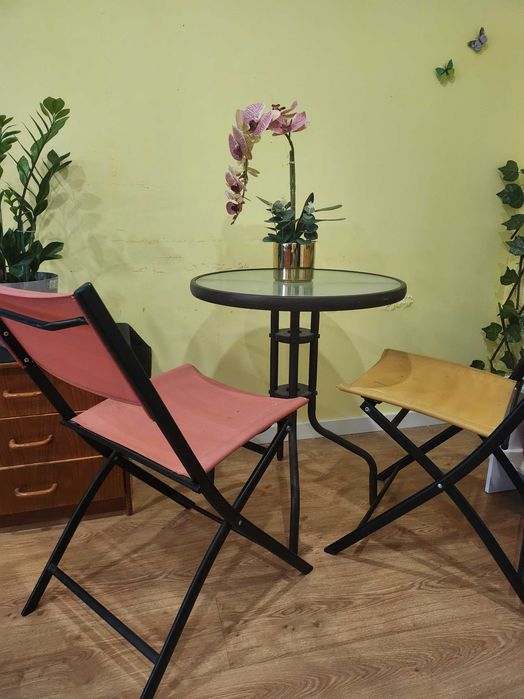 Mesa de jardim com cadeiras