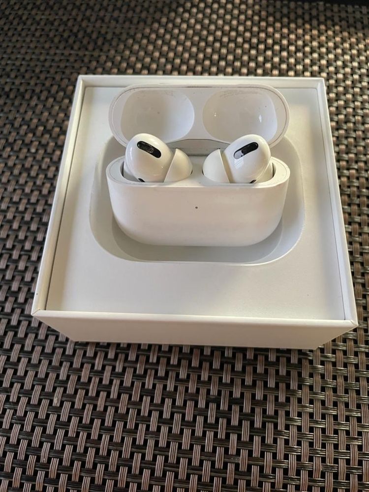 Apple AirPods Pro biały (MLWK3ZM/A) etui ładujące MagSafe