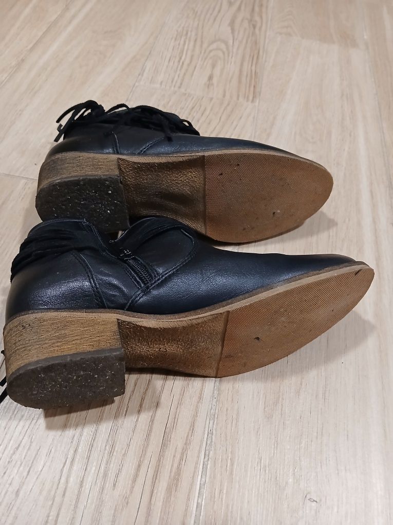 Botas Pretas com Salto